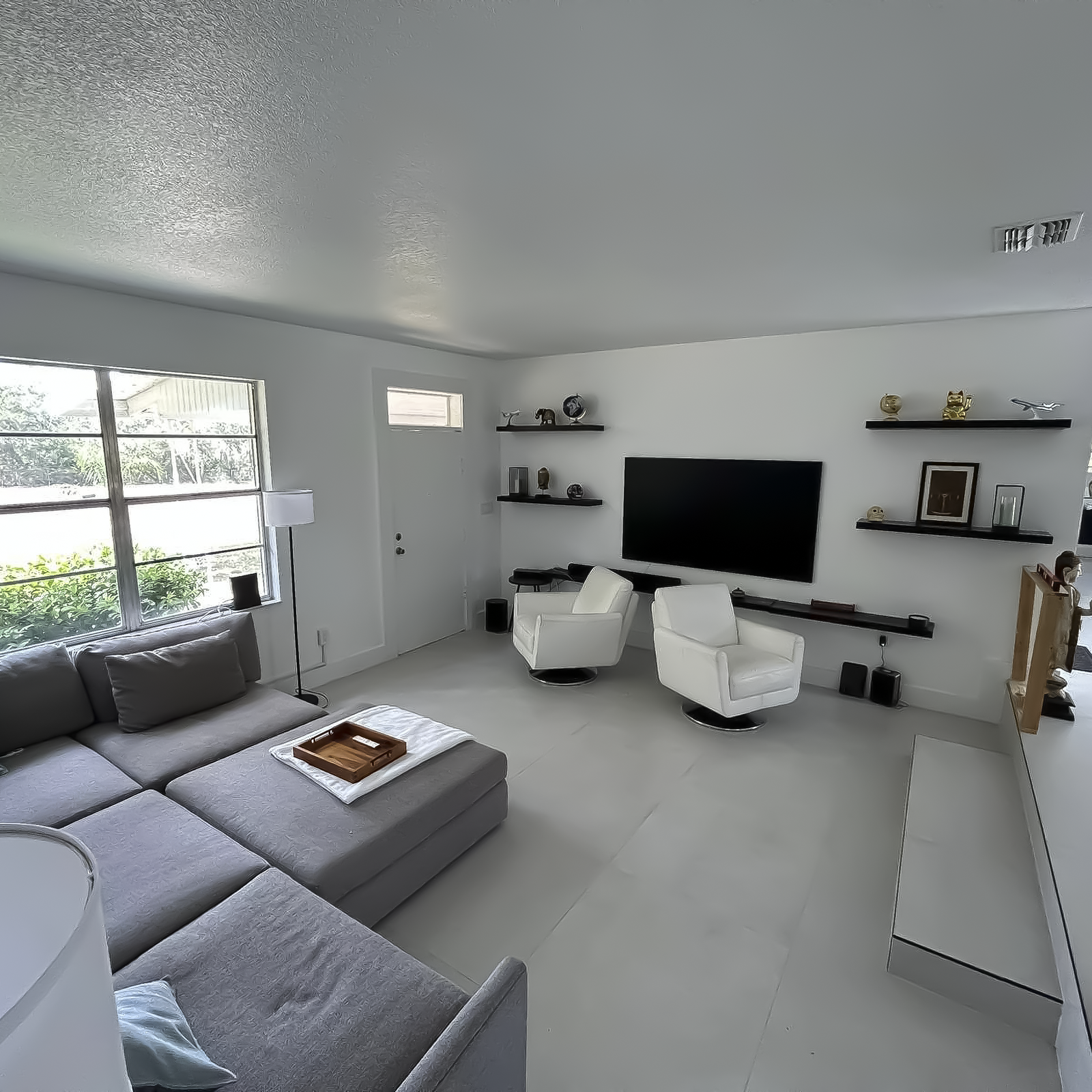 17-Livingroom-SQUARED